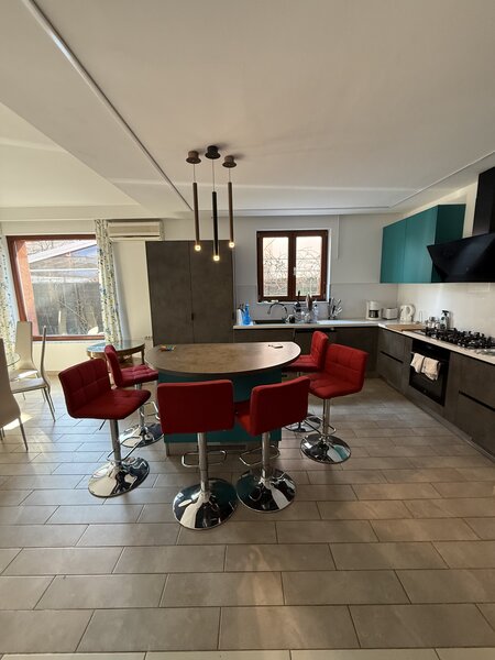 Vila superba de inchiriat in American Village,